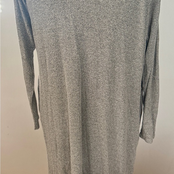 Lisa Rinna collection duster! 🩶 - Picture 2 of 3